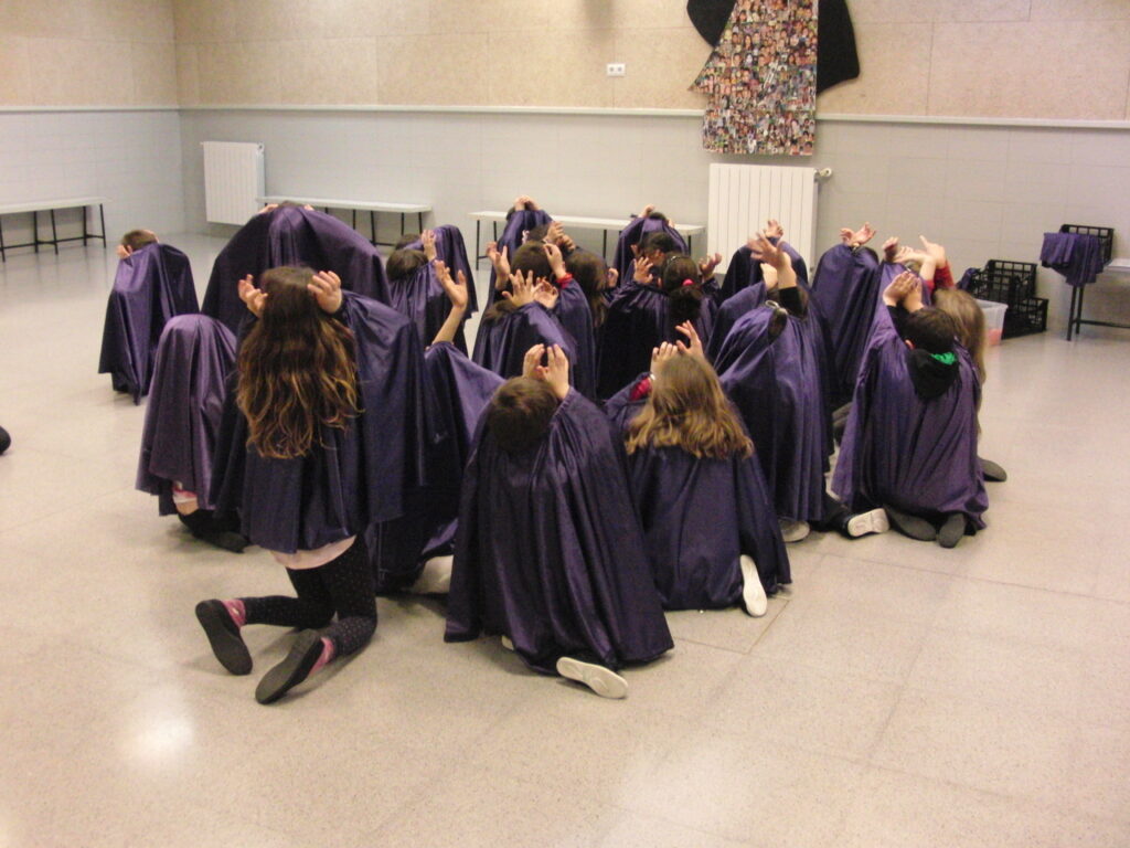 Assajos per preparar l'actuació al Dansa Ara per part de l'escola FEDAC Sant Andreu