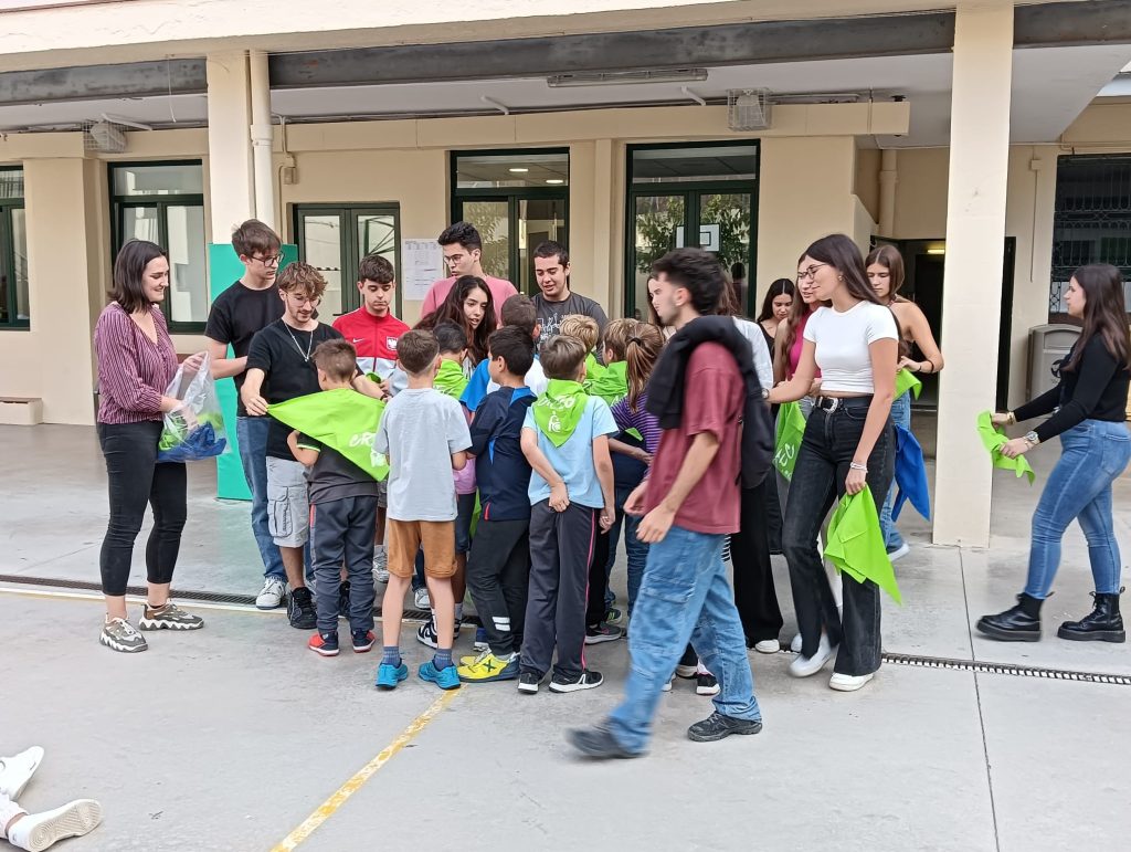 Acte d'entrega de mocadors de GRUPS CREC